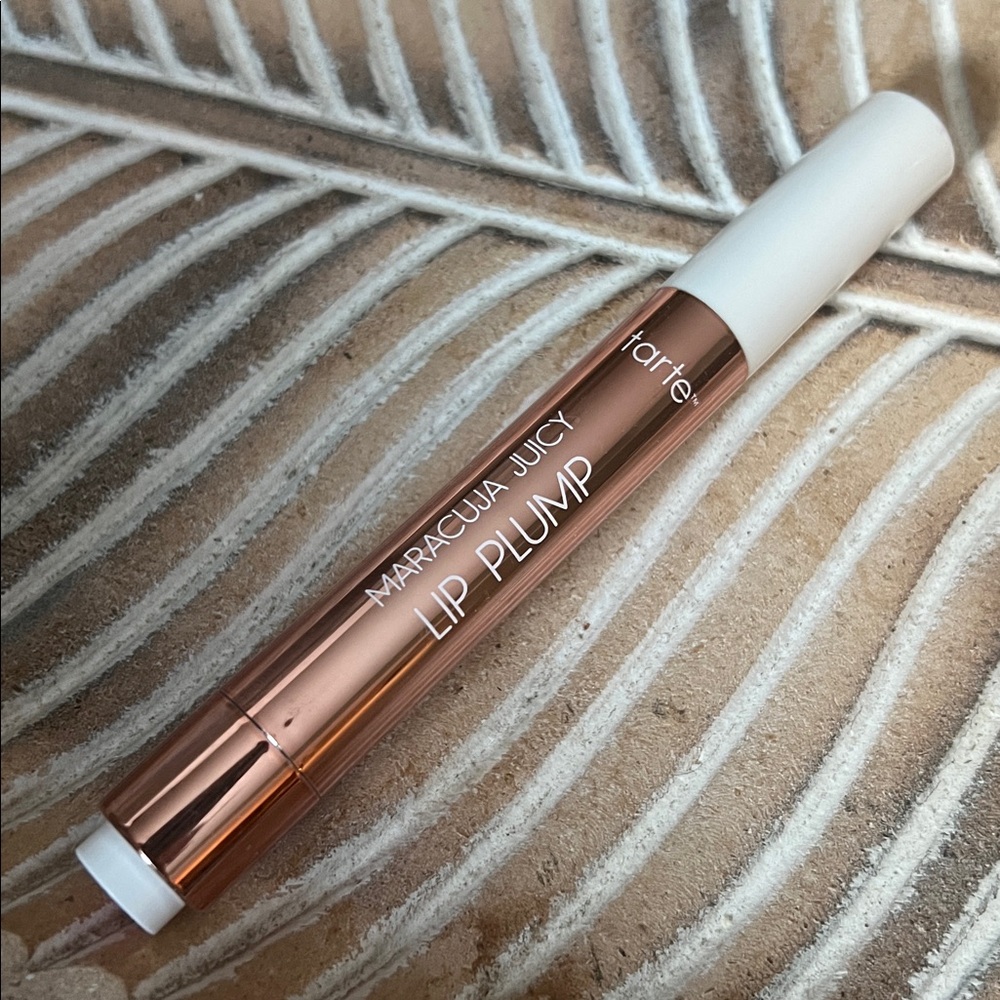 Tarte shimmering apple crisp maracuja juicy plumping lip